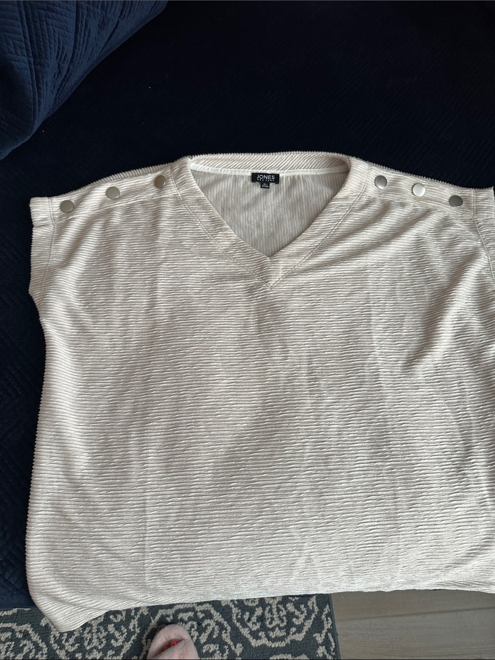 Jones New York Cream V-Neck textured tee with Shoulder Buttons